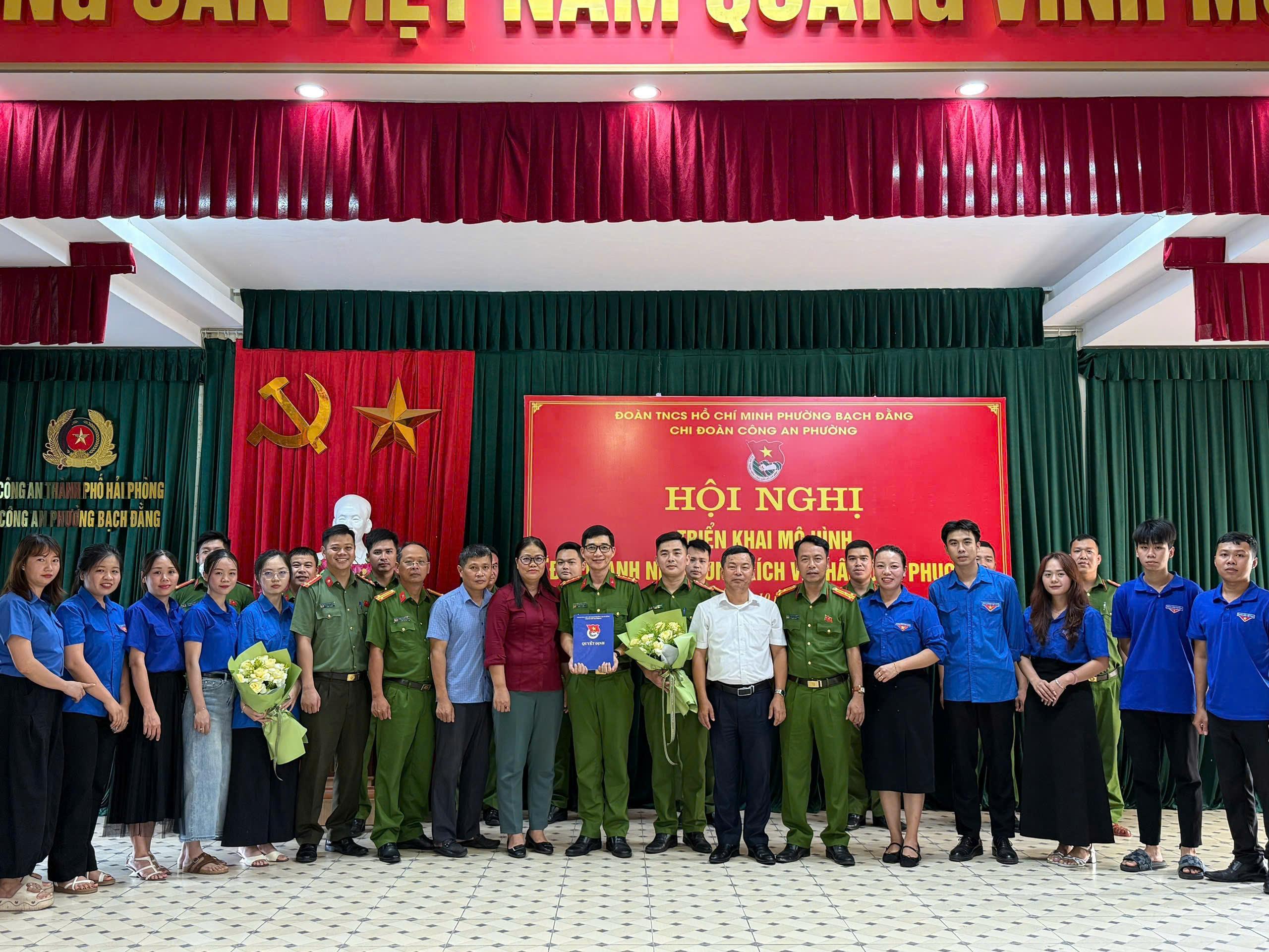 Công an phường Bạch Đằng ra mắt Đội Thanh niên xung kích vì Nhân dân phục vụ